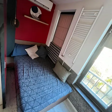 The Mirror Apartment *