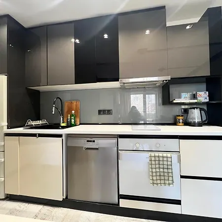 The Mirror Apartment *