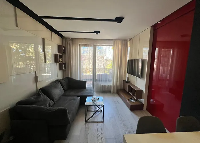 The Mirror * סופיה